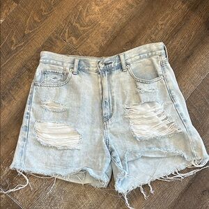American Eagle Outfitters Light Blue Distressed Mom Jean Shorts Size 6